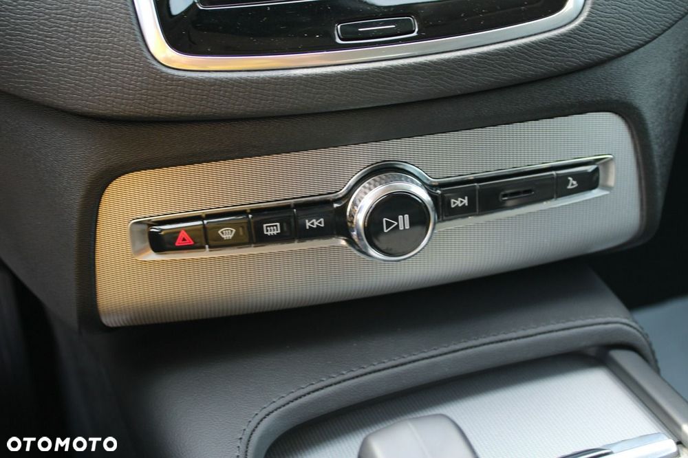Volvo XC 90 B5 D AWD Geartronic Momentum - 28