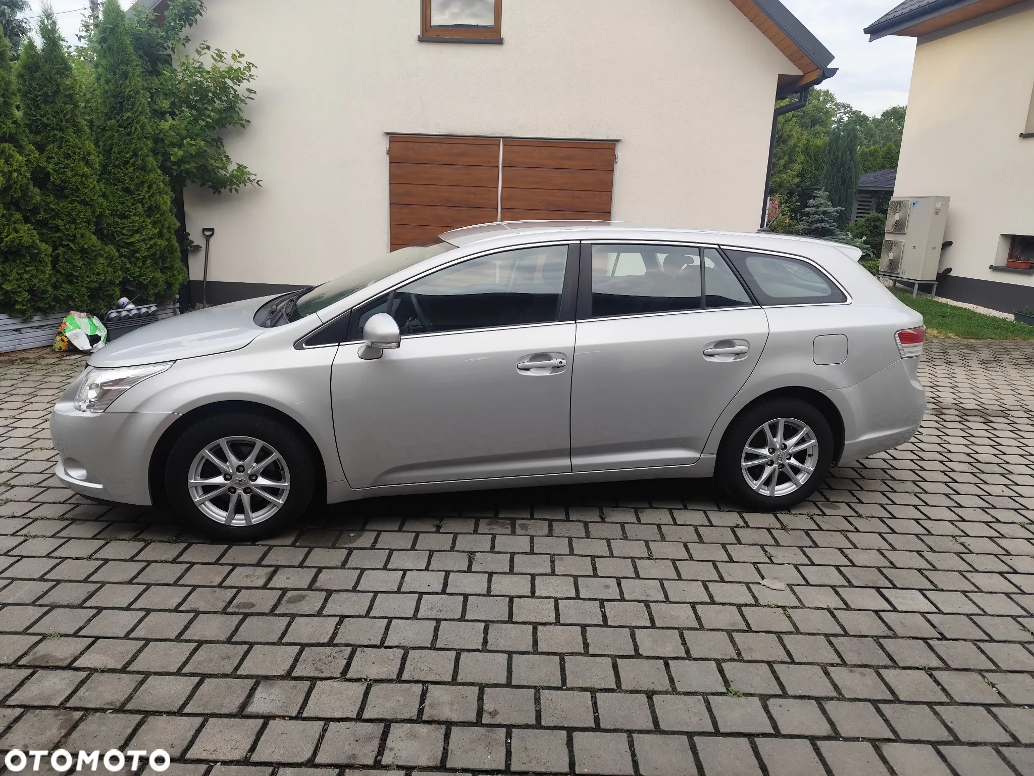 Toyota Avensis 1.6 Active - 17