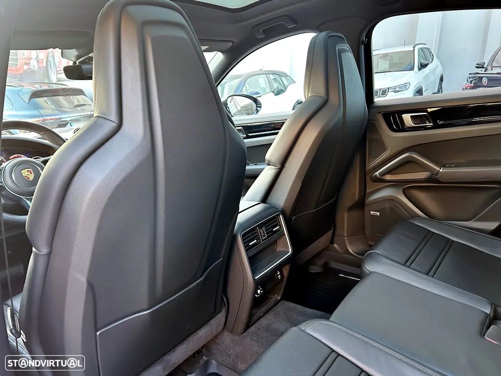 Porsche Cayenne Coupé E-Hybrid - 30