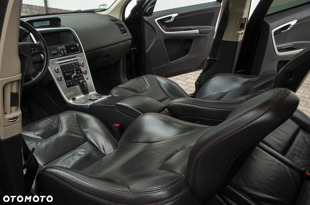 Volvo XC 60 D5 AWD Momentum - 25