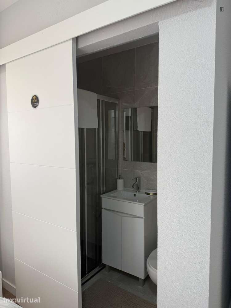 Quarto - localizado em Amadora Lisbon - Grande imagem: 4/24