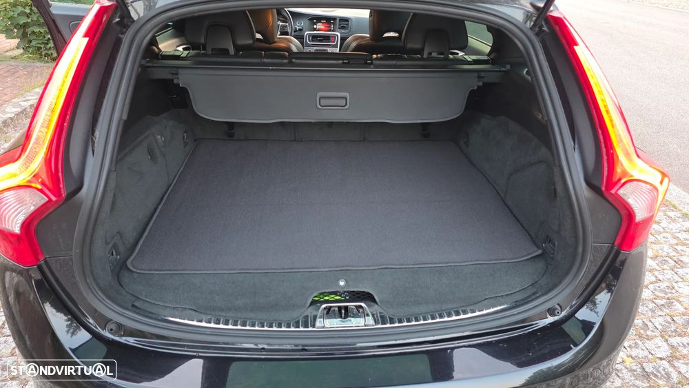 Volvo V60 D6 Plug-In-Hybrid AWD Geartronic Summum - 41