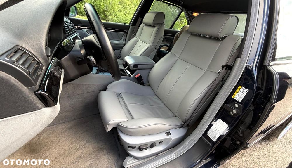 BMW Seria 7 - 16