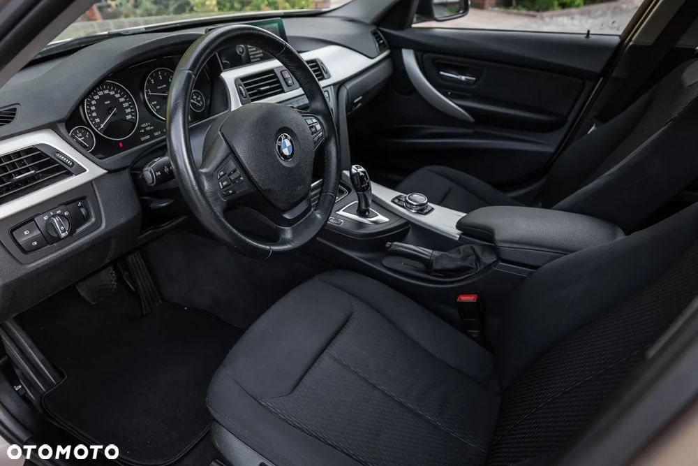 BMW Seria 3 320d xDrive Sport-Aut Modern Line - 23