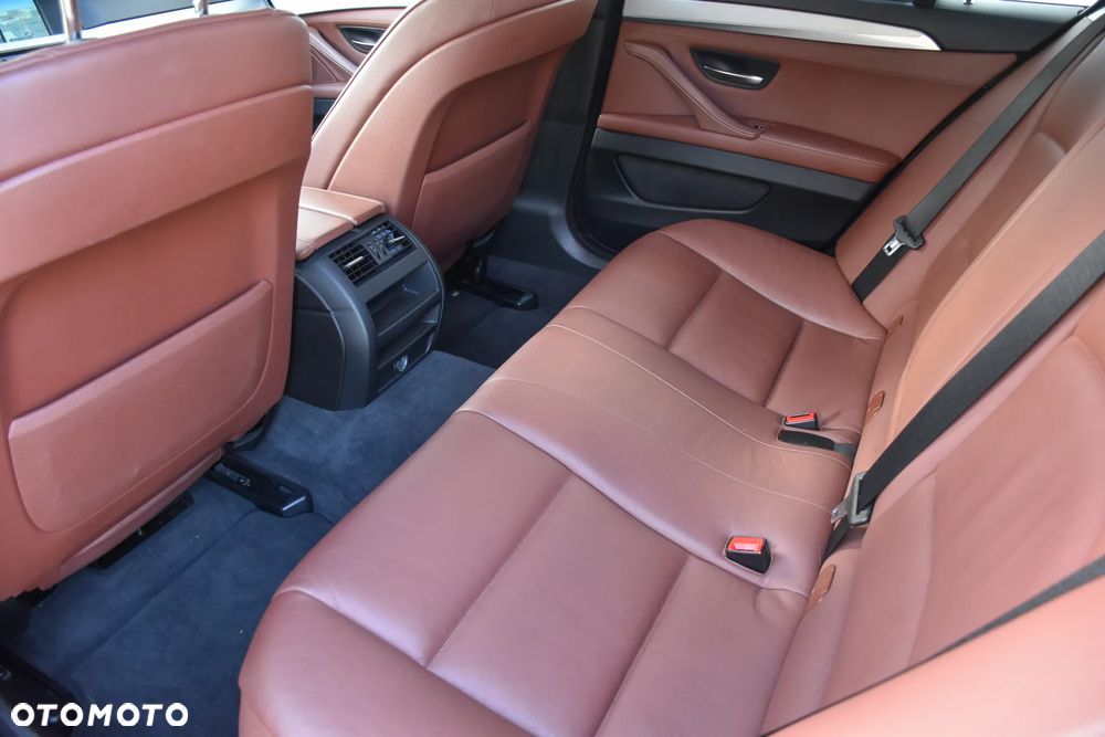 BMW Seria 5 525d Touring Sport-Aut Luxury Line - 35