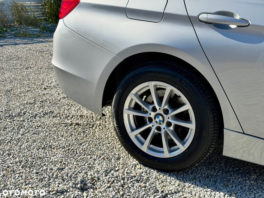 BMW Seria 3 316i - 26
