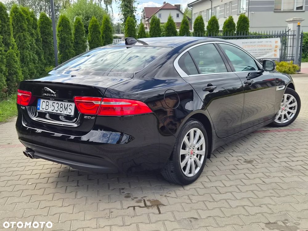 Jaguar XE 2.0 D180 SE - 33