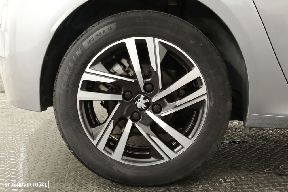 Peugeot 208 1.2 PureTech Allure EAT8 - 5