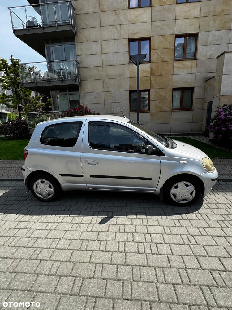 Toyota Yaris 1.0 Base - 2