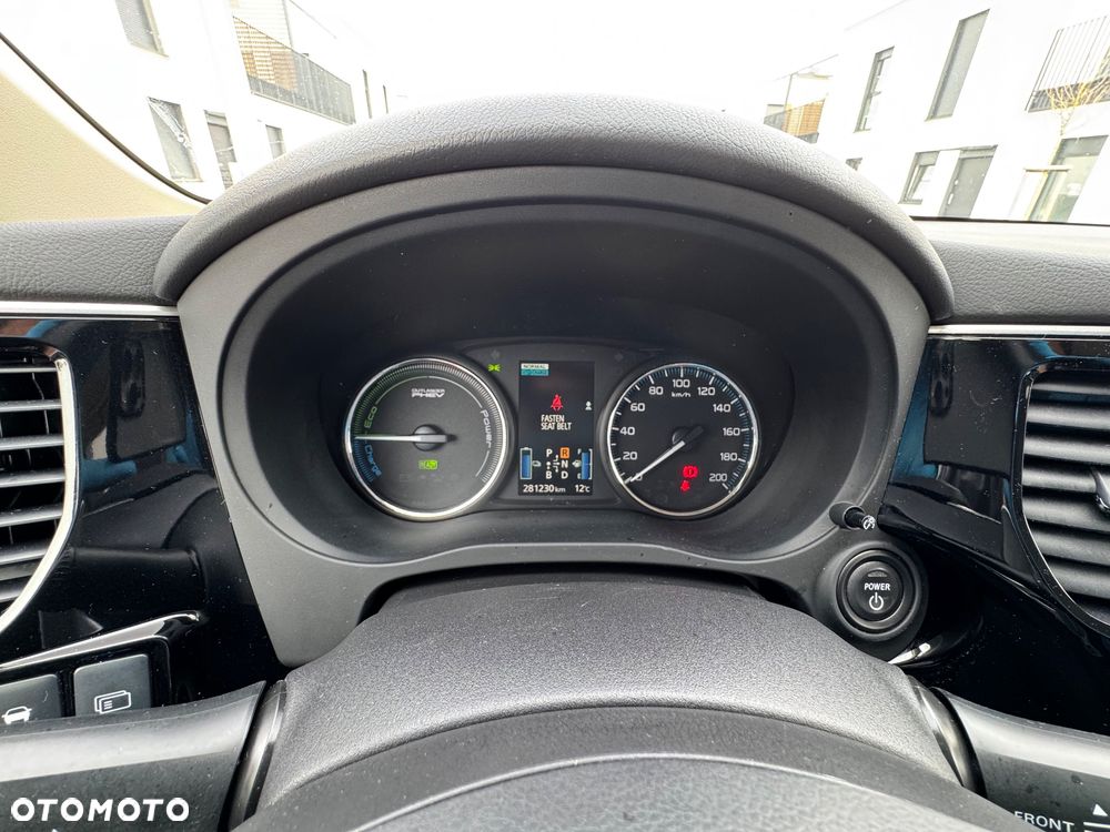 Mitsubishi Outlander 2.0 4WD Plus - 11