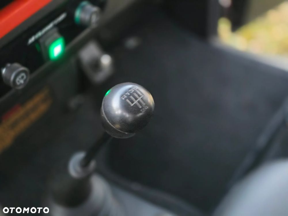 Land Rover Defender - 34