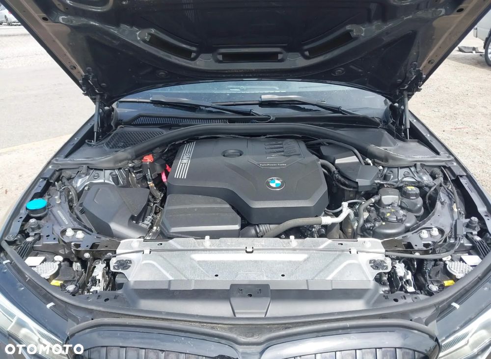 BMW Seria 3 330i Sport Line sport - 11