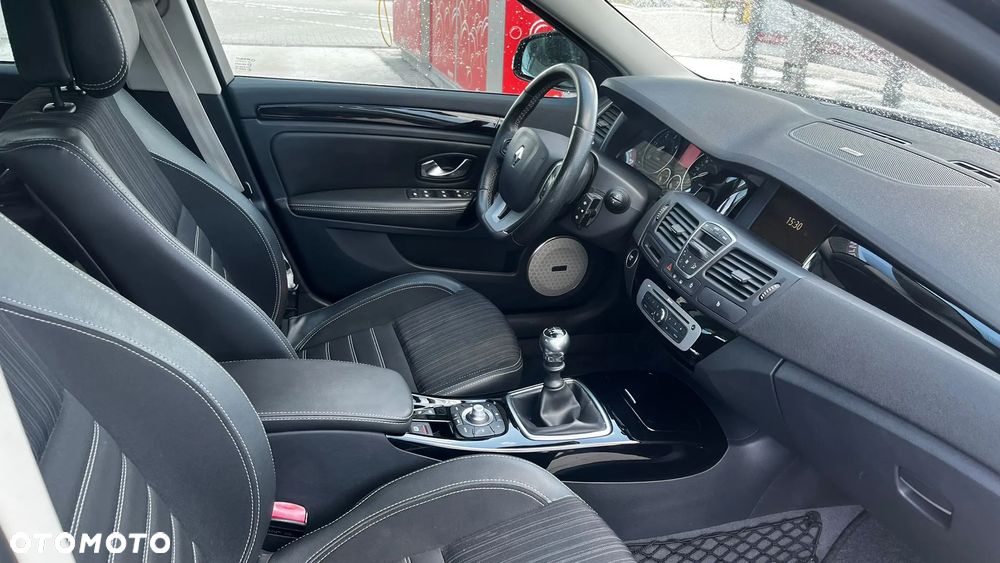 Renault Laguna dCi 150 FAP Start-Stop Bose Edition - 23