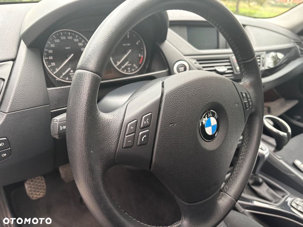 BMW X1 sDrive18d xLine - 25