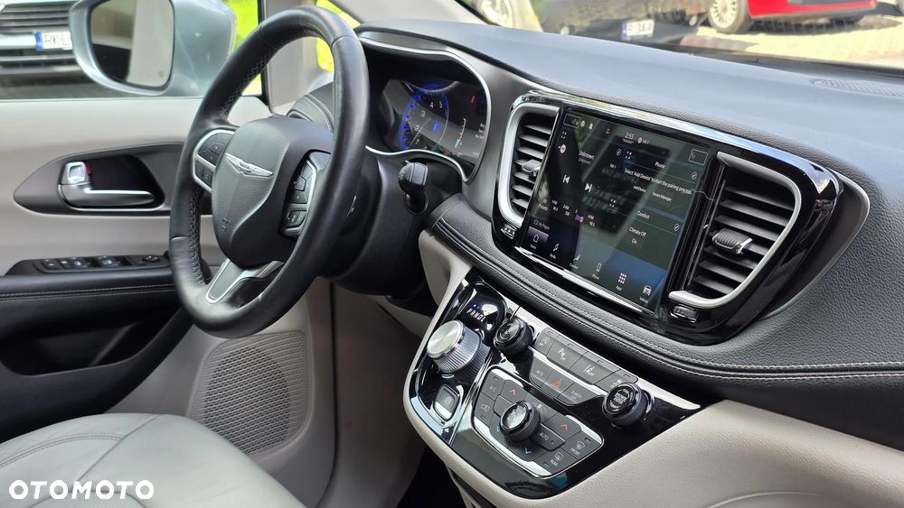 Chrysler Pacifica - 17