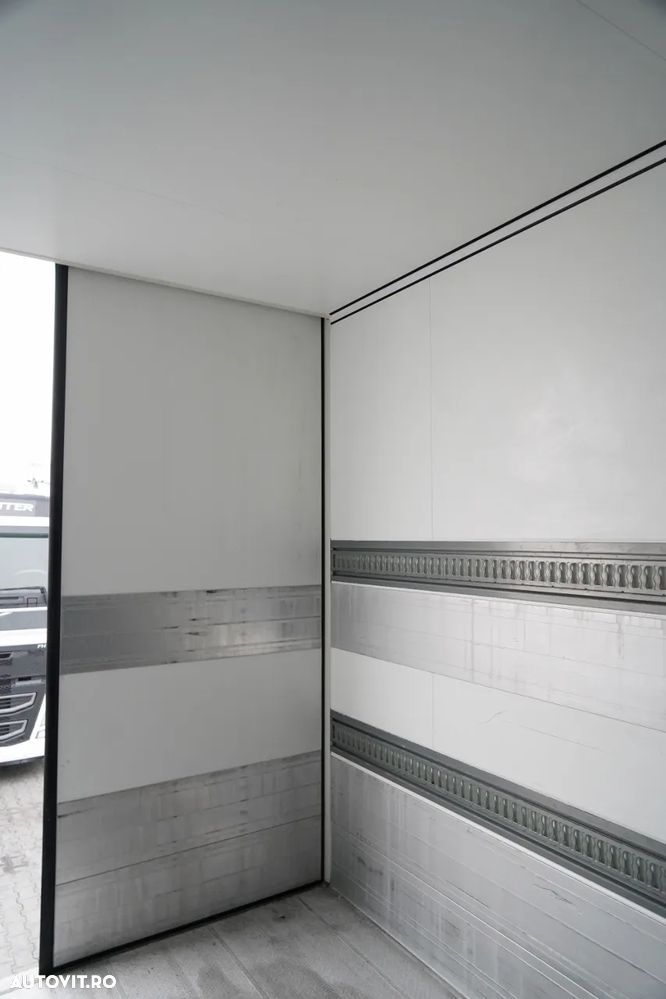 Schmitz Cargobull / REFRIGERAT / UNITATE SCHMITZ TKM / 2x AXE DE RIDICARE / COȘ PENTRU PALEȚI / 2023 / - 21