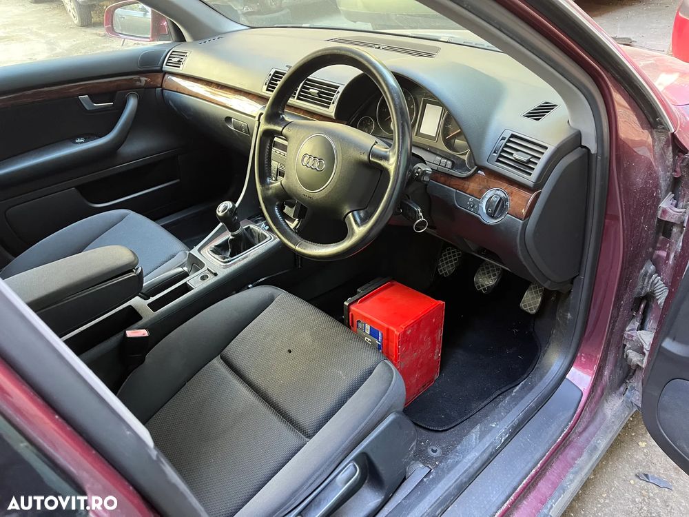 Dezmembrez Audi A4 B6 visiniu 2.0 benzina 2002 - 10