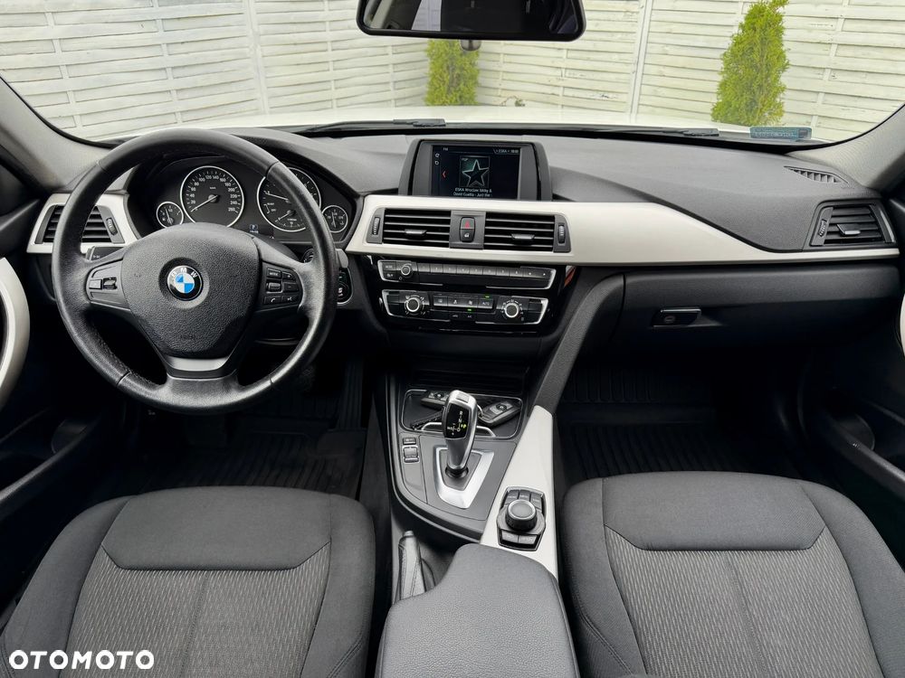 BMW Seria 3 318i - 9