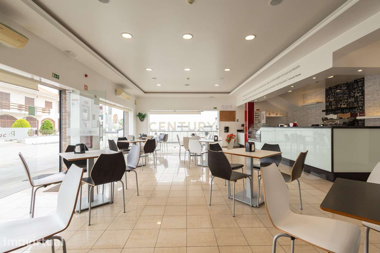 Café em Paço da Comenda com Acesso Direto e Espaço Aberto - Grande imagem: 3/14