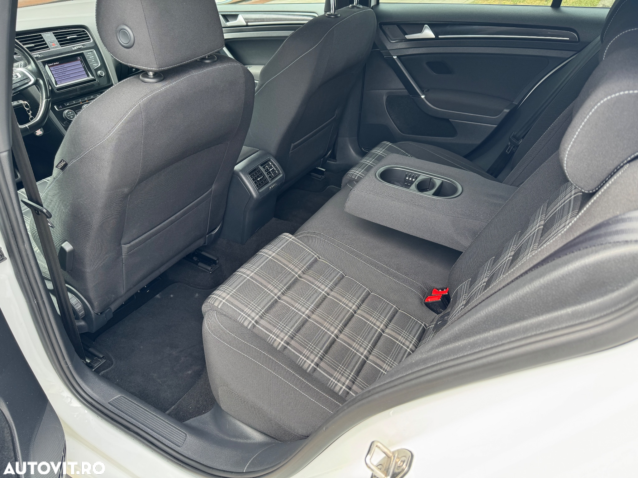 Volkswagen Golf 2.0 TDI DSG GTD - 9