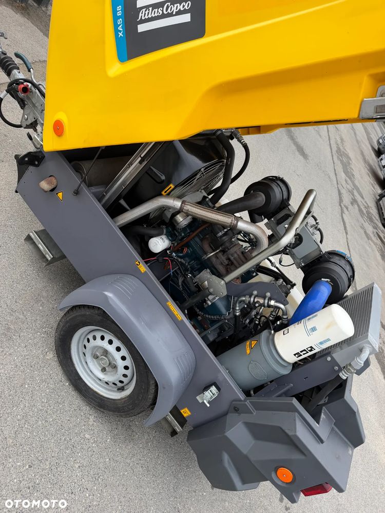 Atlas Copco XAS88 Kompresor Śrubowy. 738 mtg. 2021rok. Sprężarka 5,4m3. Przyczepka jezdna do rejestracji jako pojazd. Regulacja ciśnienia bar od 1-7. Silnik Kubota 4cylindry. 50km. Potężna moc. Sprowadzony z Norwegii. Maszyna jak Nowa z Salonu! Okazja. Zadbana Maszyna. Dokumenty, książka. Opony nówki! Zero zużycia potężna moc. Chłodnica Cyklonowa (osuszacz) !!! - 7