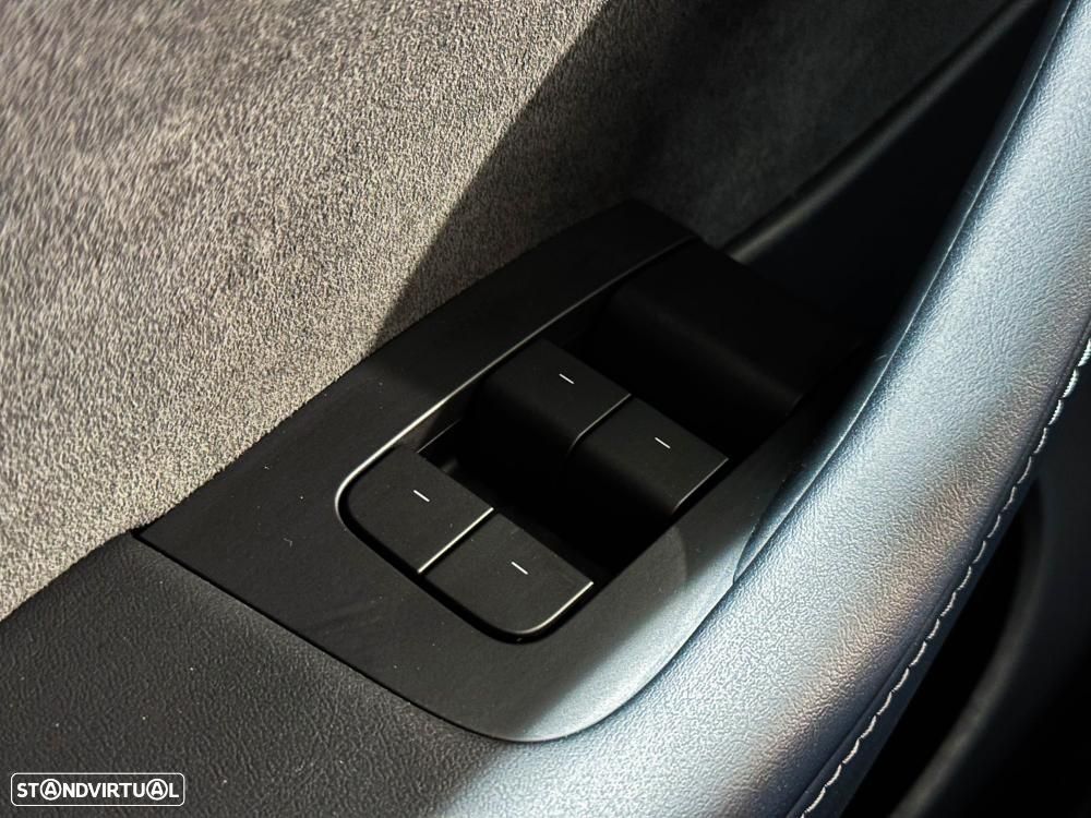 Tesla Model Y Long Range Dual Motor AWD - 47
