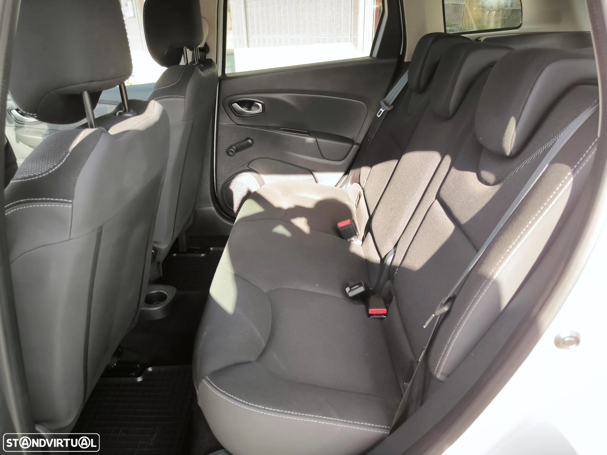 Renault Clio Sport Tourer 1.5 dCi Confort - 8