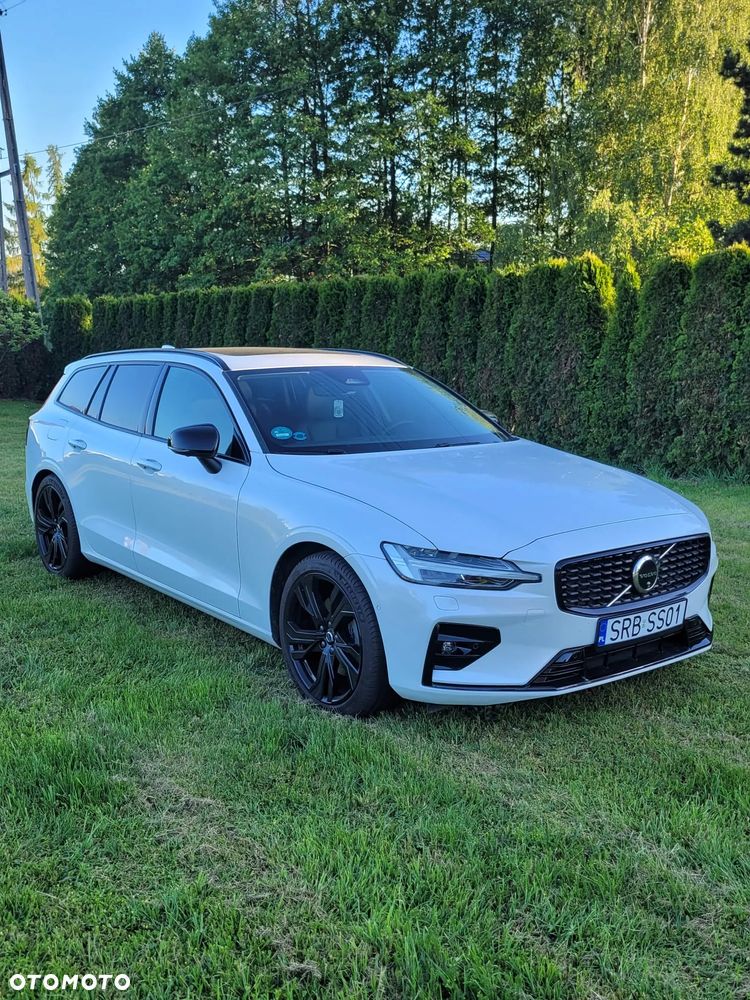 Volvo V60 B4 B R-Design - 1