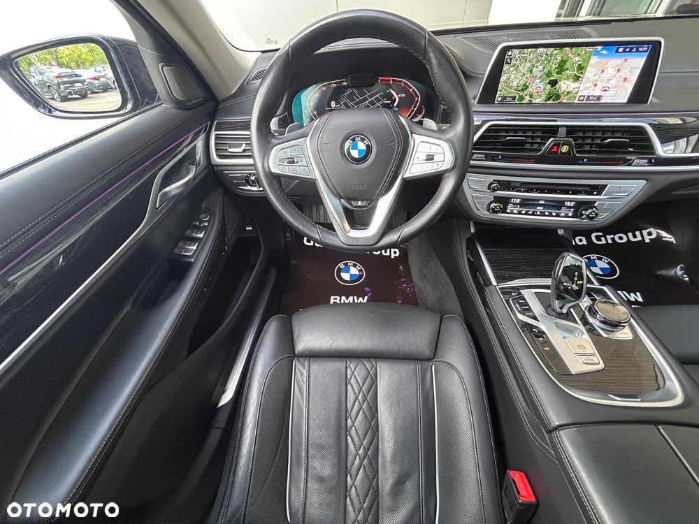 BMW Seria 7 750i xDrive sport - 28