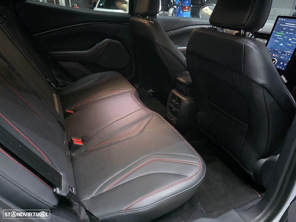 Ford Mustang Mach-E AWD PREMIUM - 23