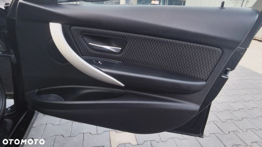 BMW Seria 3 318d Edition Luxury Line Purity - 39