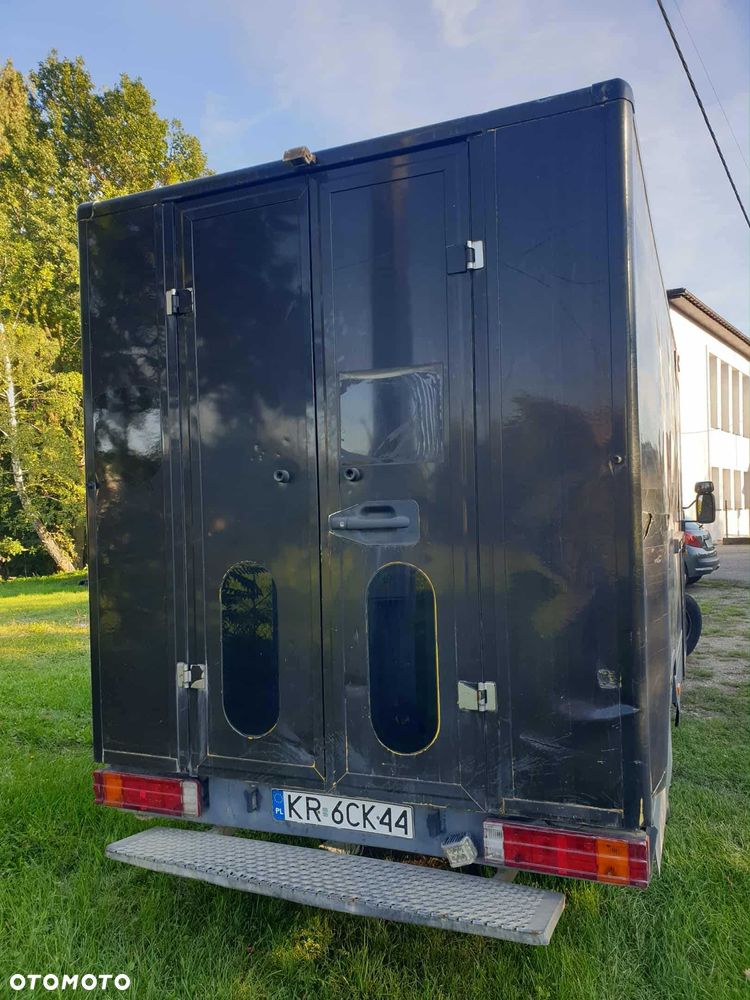 Paka kontener magazyn z półkami trzy drzwi solidna konstrukcja - 3