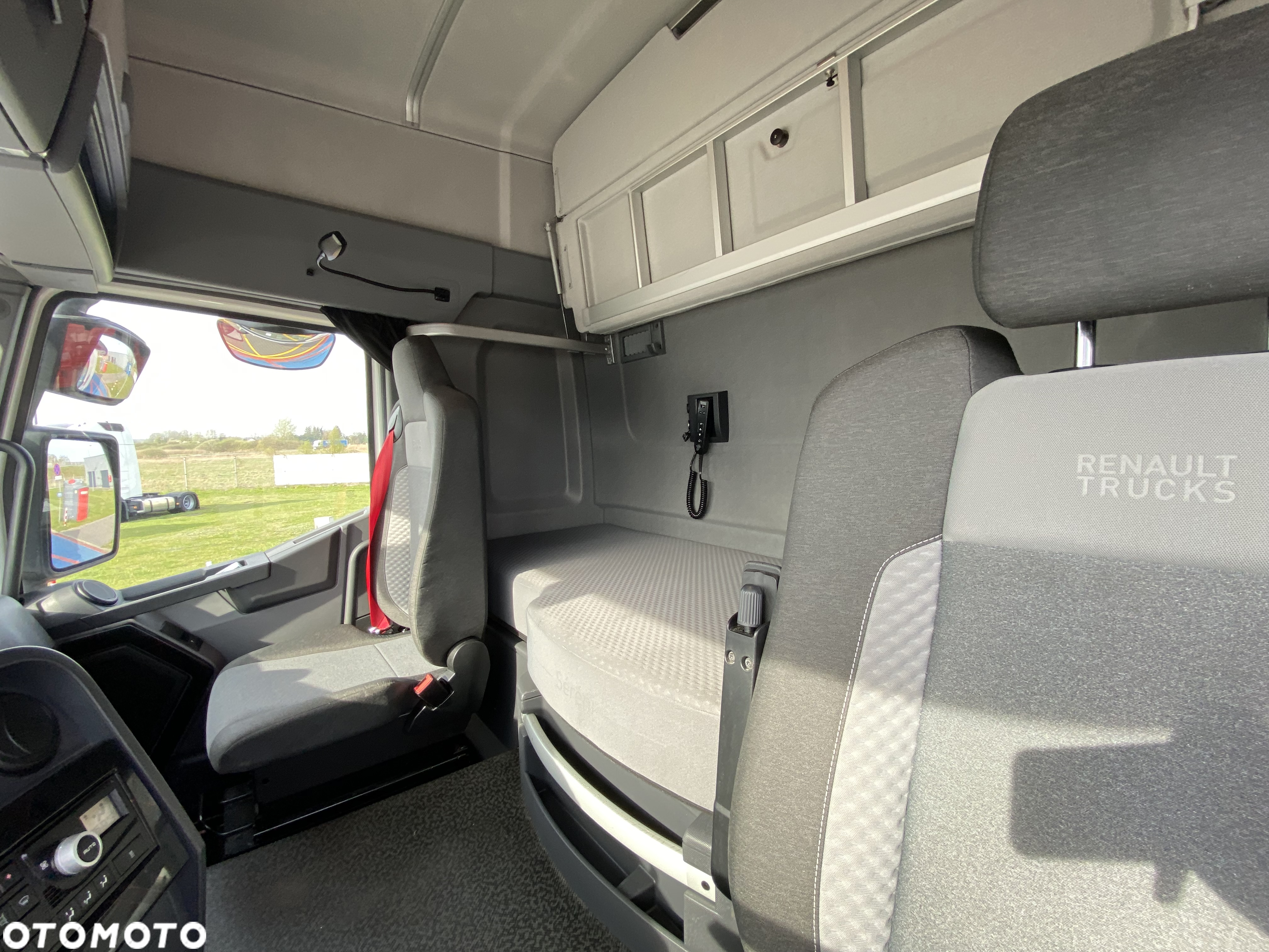 Renault T480 Sleeper Cab - 9