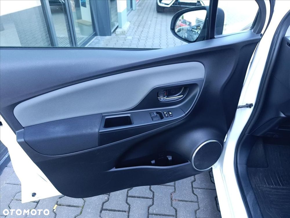 Toyota Yaris - 10