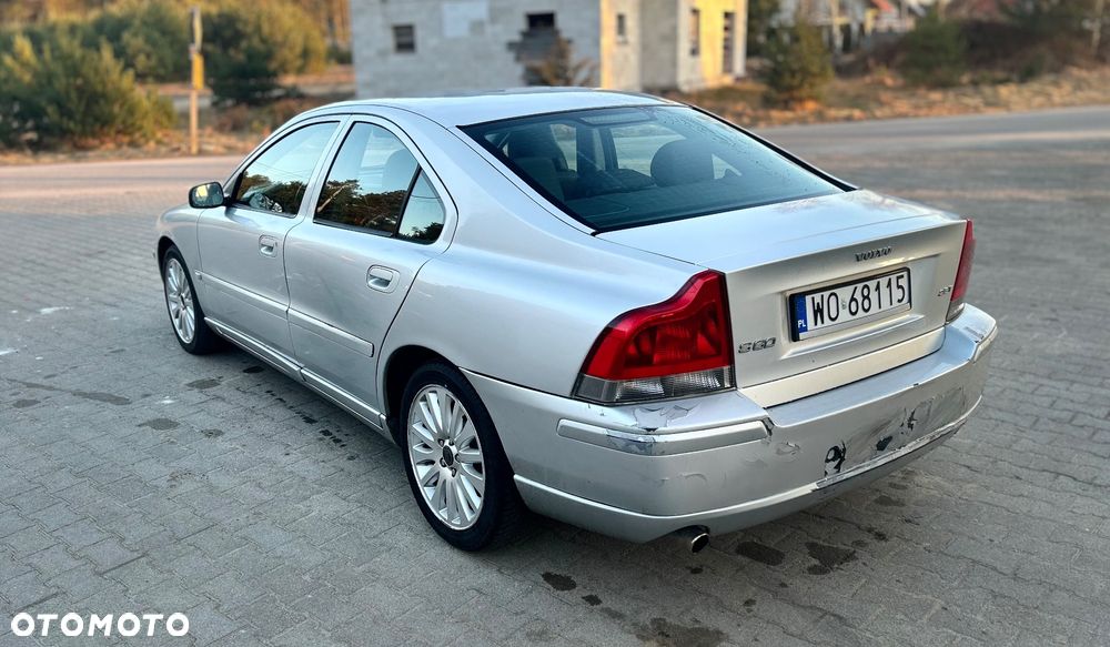 Volvo S60 2.5T Momentum - 7