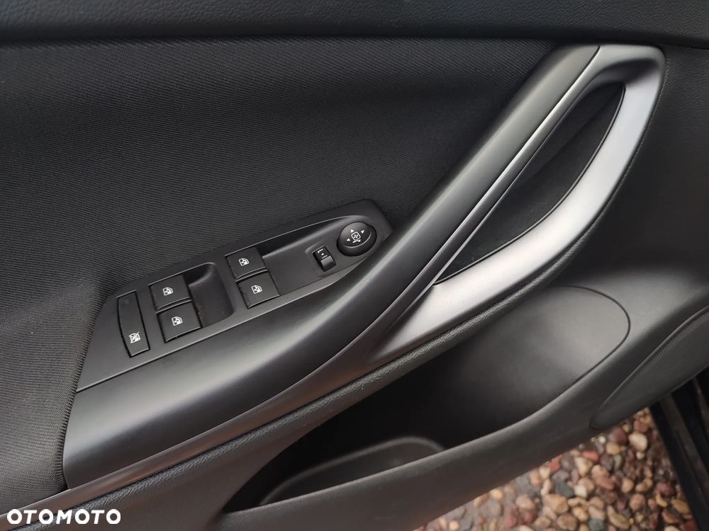 Opel Astra 1.4 Turbo Business - 18