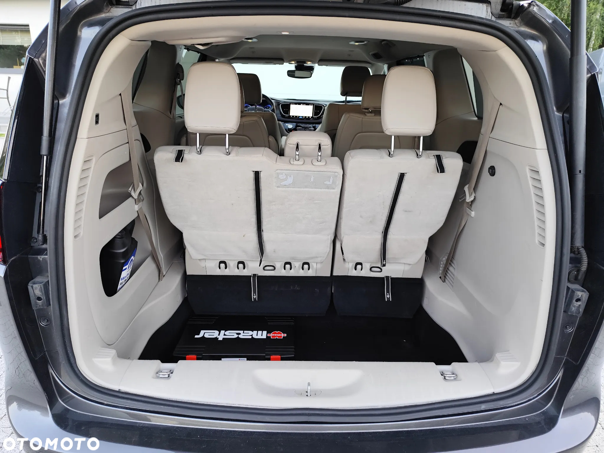 Chrysler Pacifica - 8