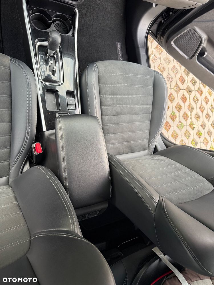 Mitsubishi Outlander - 16