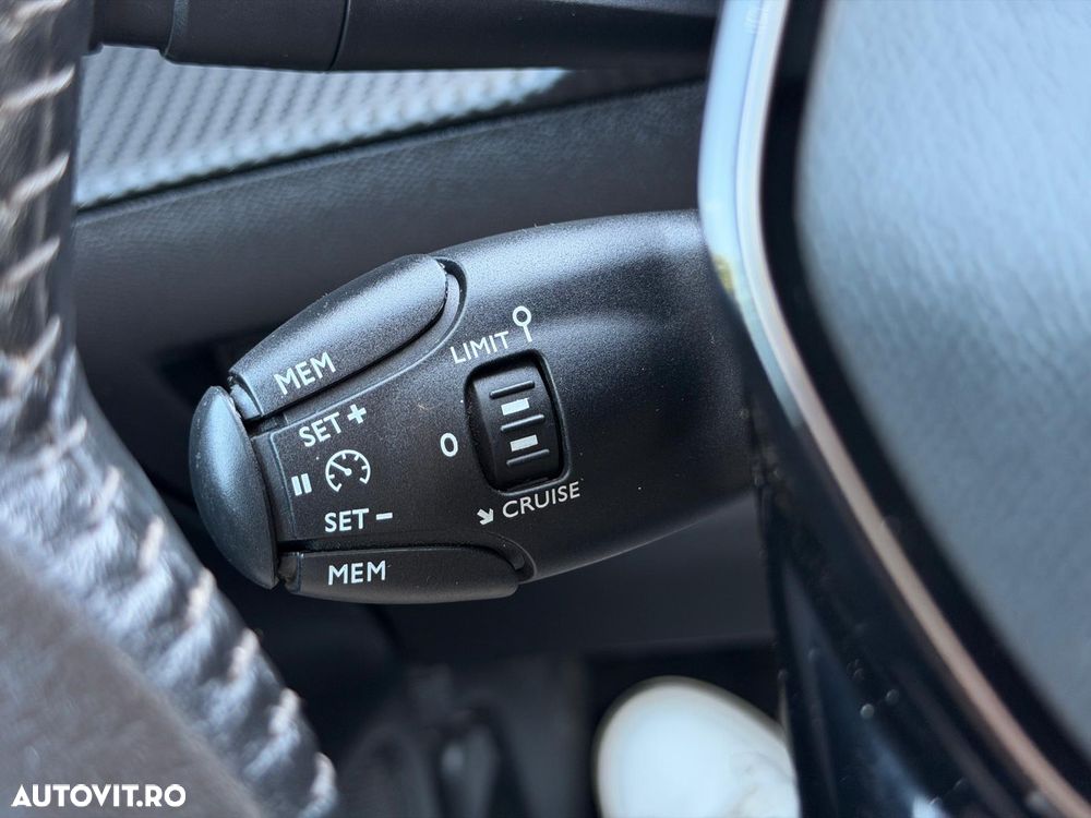 Peugeot 208 1.2 L PureTech STT Allure - 31