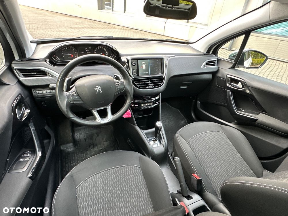 Peugeot 208 - 25