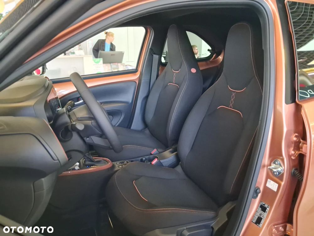 Toyota Aygo X Hybrid 1.5 Style e-CVT - 12