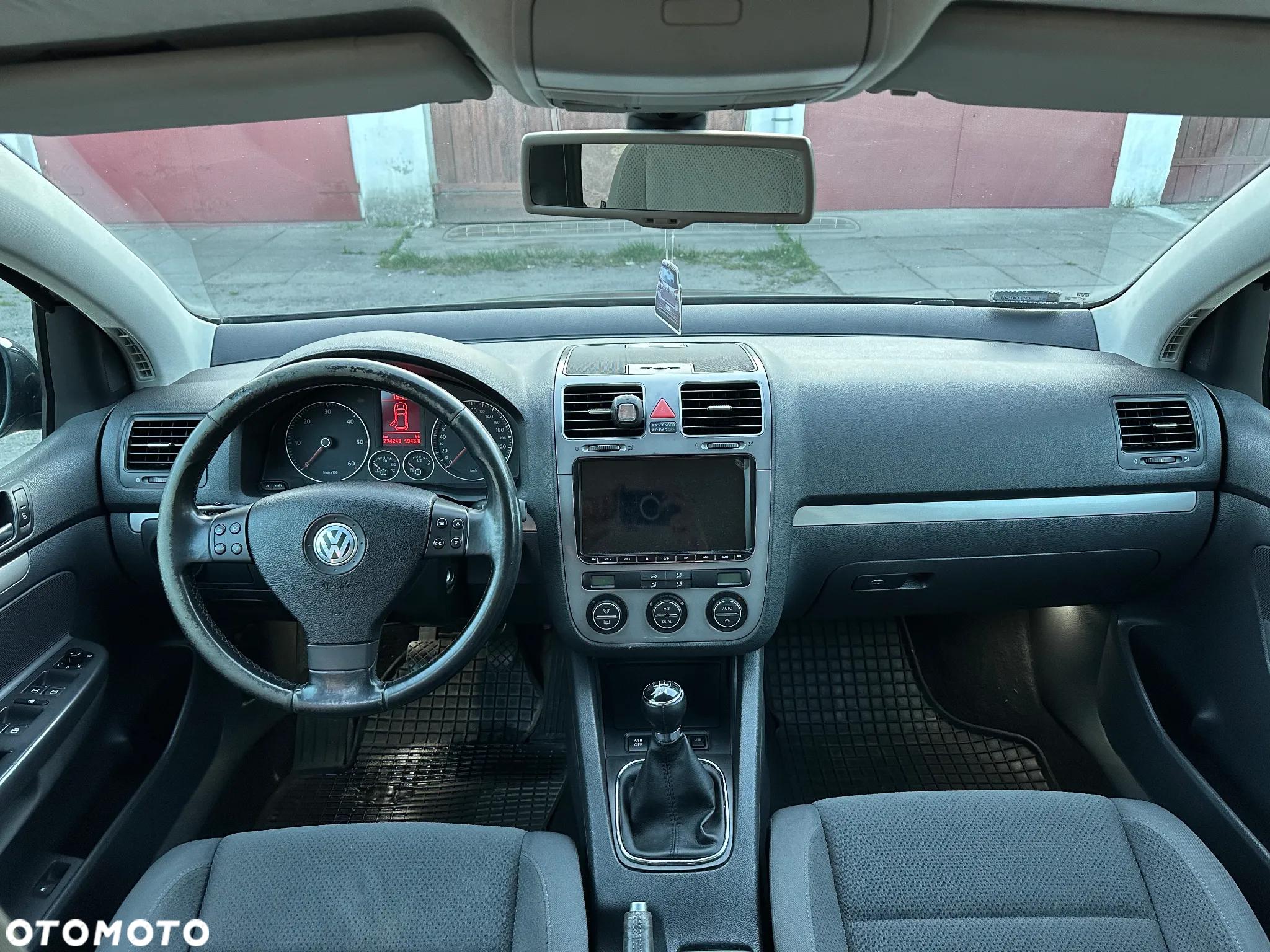 Volkswagen Golf - 28