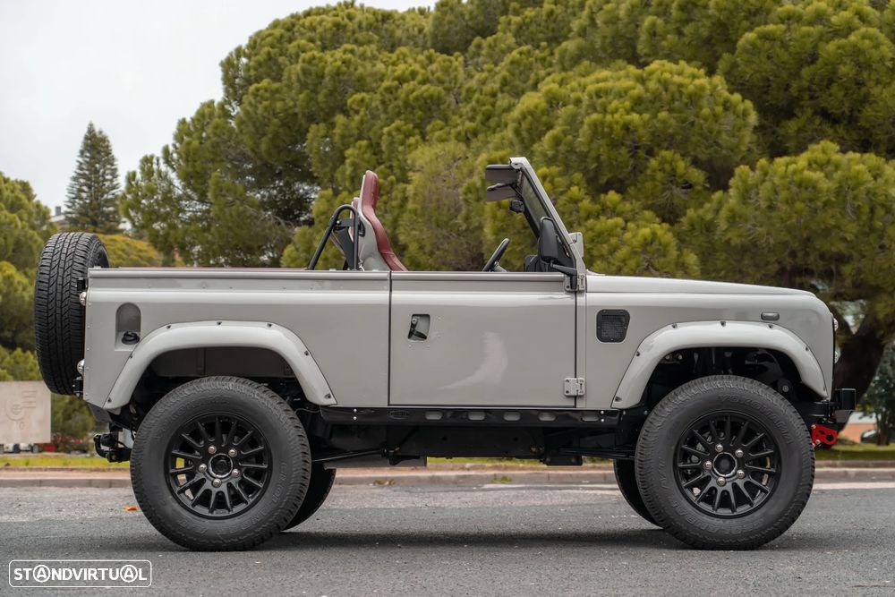 Land Rover Defender - 9