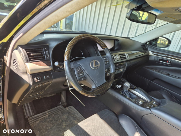 Deska rozdzielcza, poduszki Lexus LS460 12-17r.