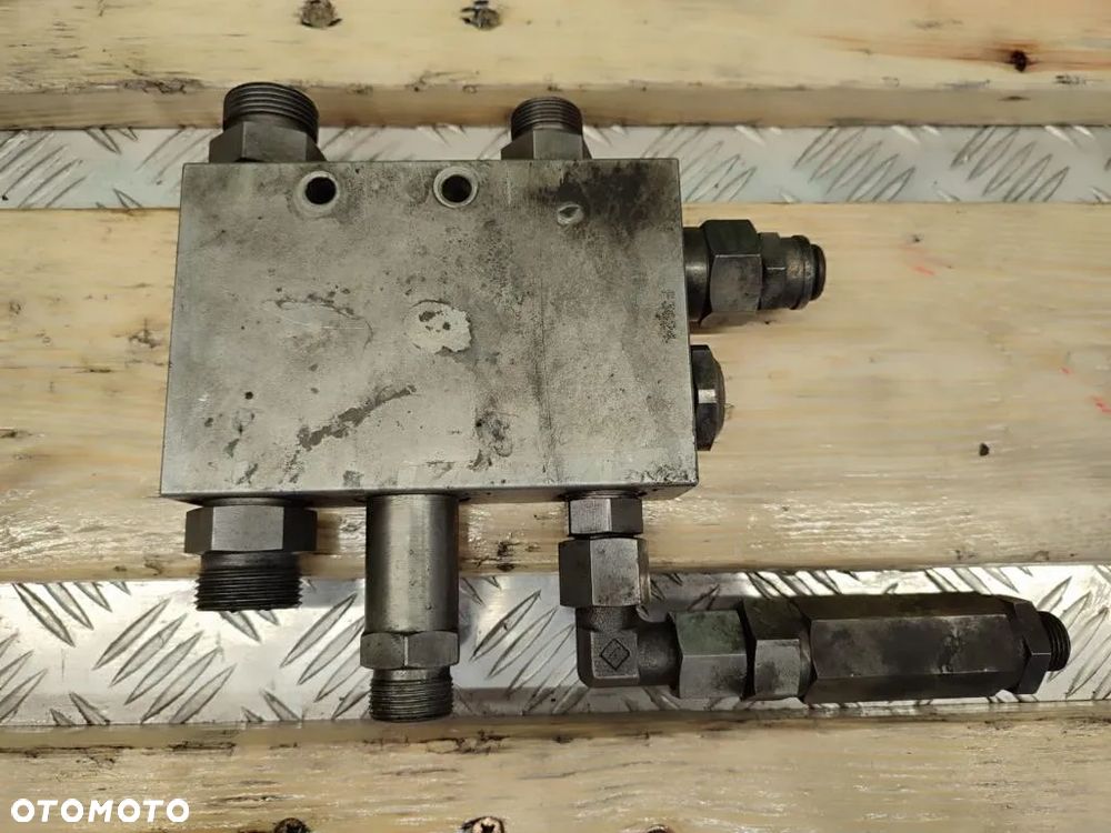 Zawór hydrauliczny R930060779 Rexroth - 2