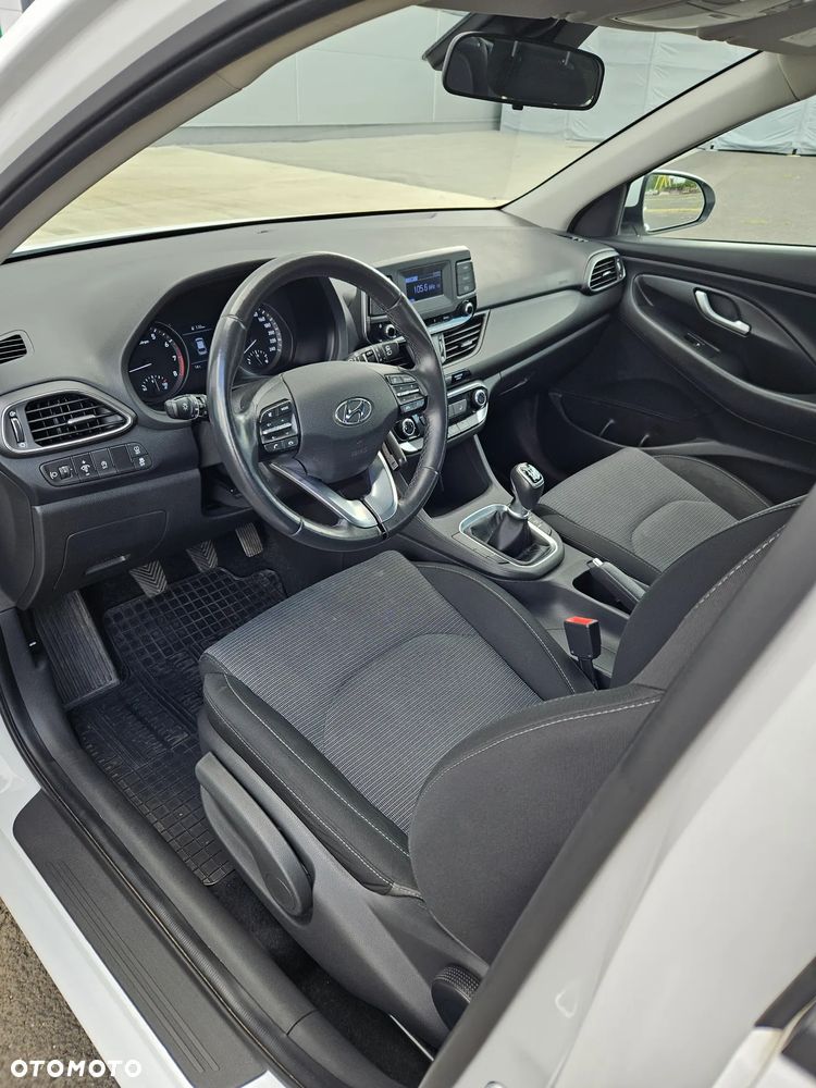 Hyundai i30 1.6 D Classic + - 13