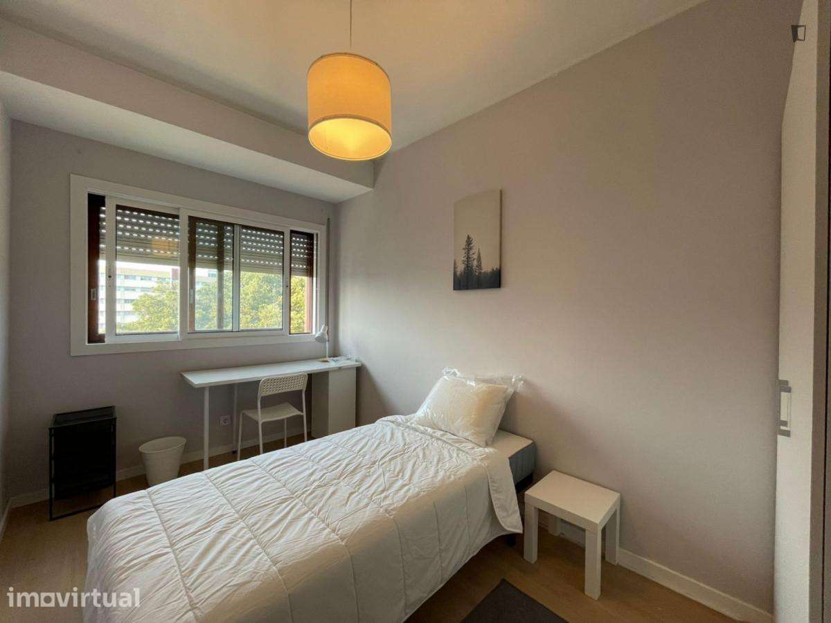 Quarto - localizado em Pedrouços Porto - Grande imagem: 4/7