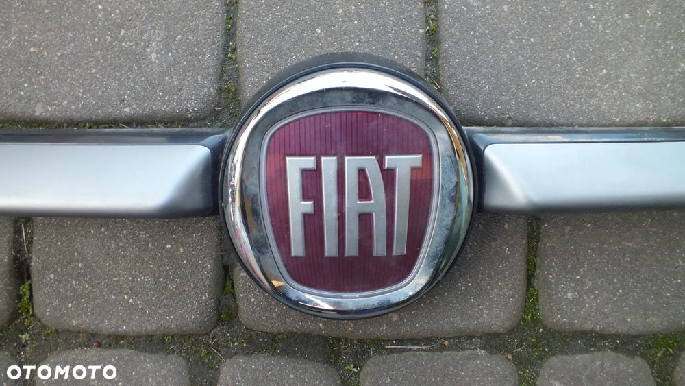 Atrapa zderzaka logo Fiat 500 L - 3