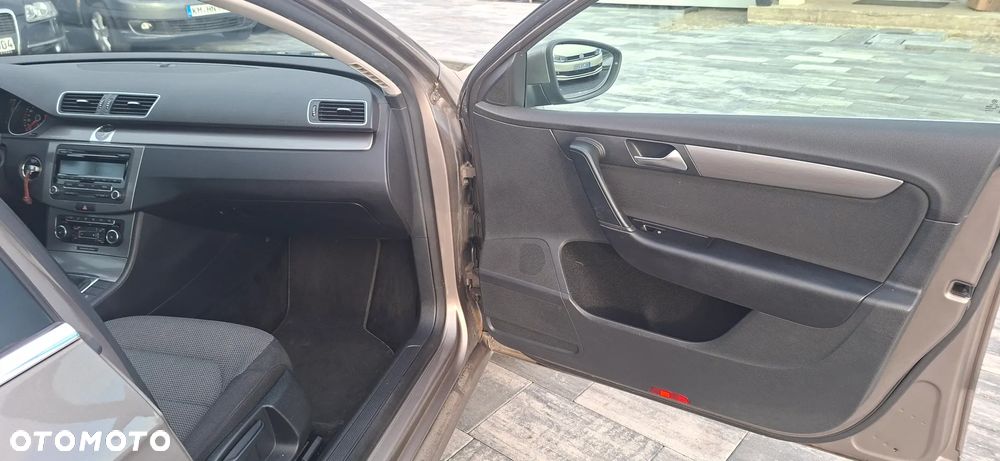 Volkswagen Passat 1.6 TDI BlueMotion - 25