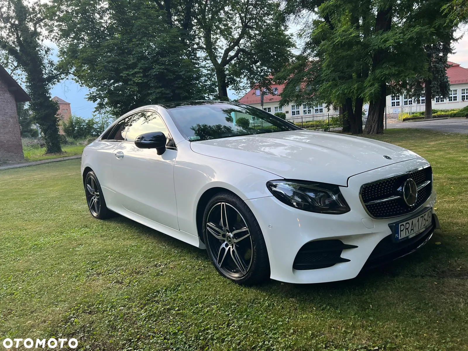 Mercedes-Benz Klasa E 220 d Coupe 4-Matic 9G-TRONIC - 2